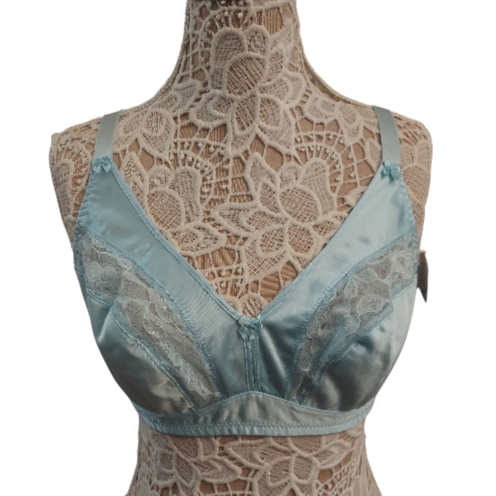 NEW PLUSFORM Instant Shaping Light Blue Lace Keyhole Unpadded Bra